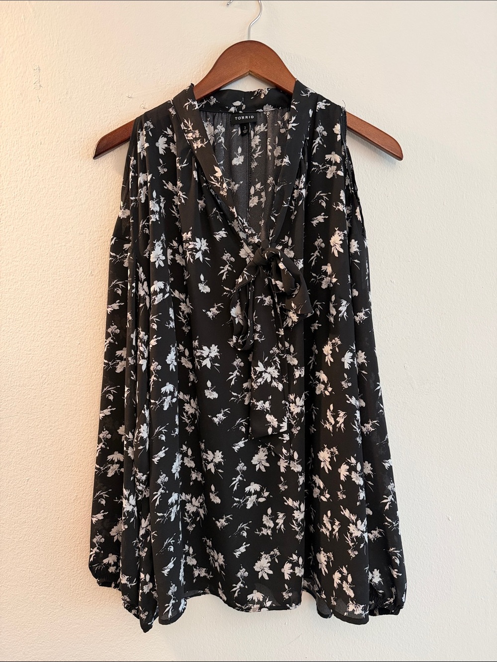 torrid Black Floral Bow-Tie V-Neck Cold Shoulder Blouse